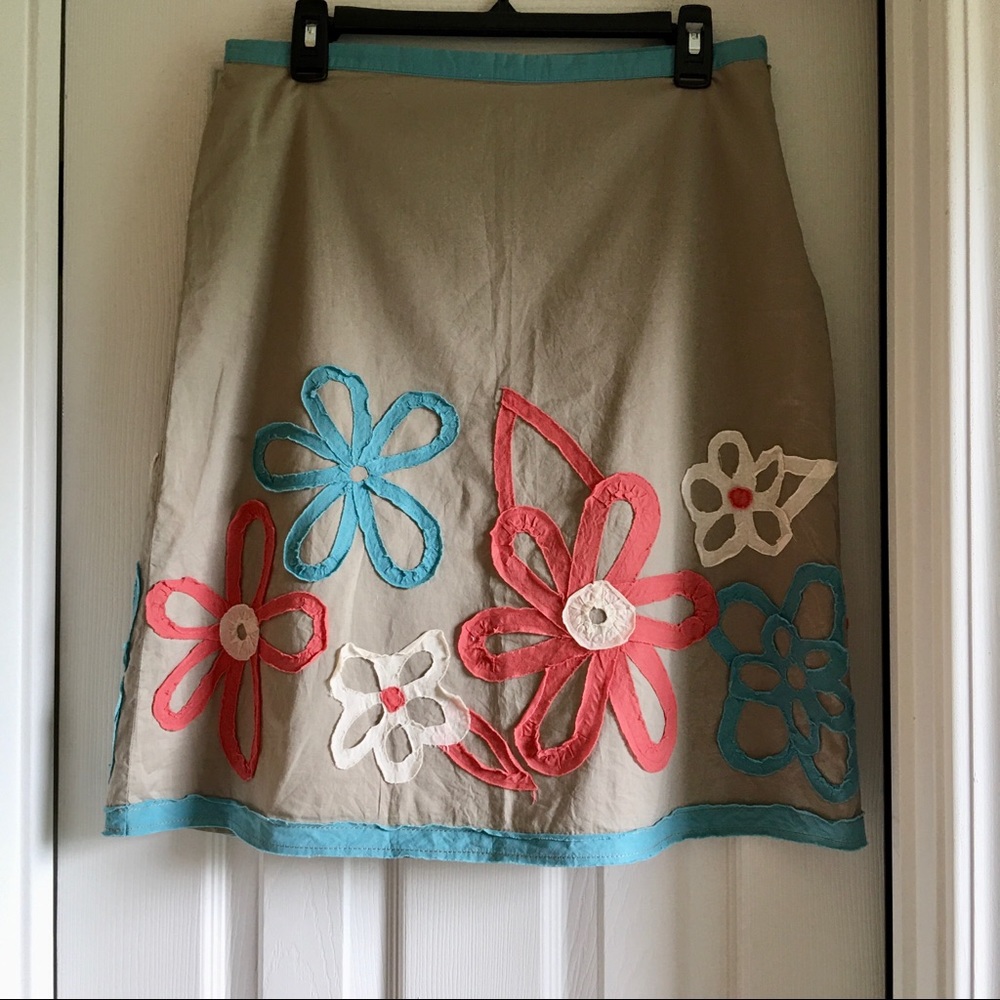 Lovely Boden floral appliqué skirt!! 🌺 HP 7/17/21